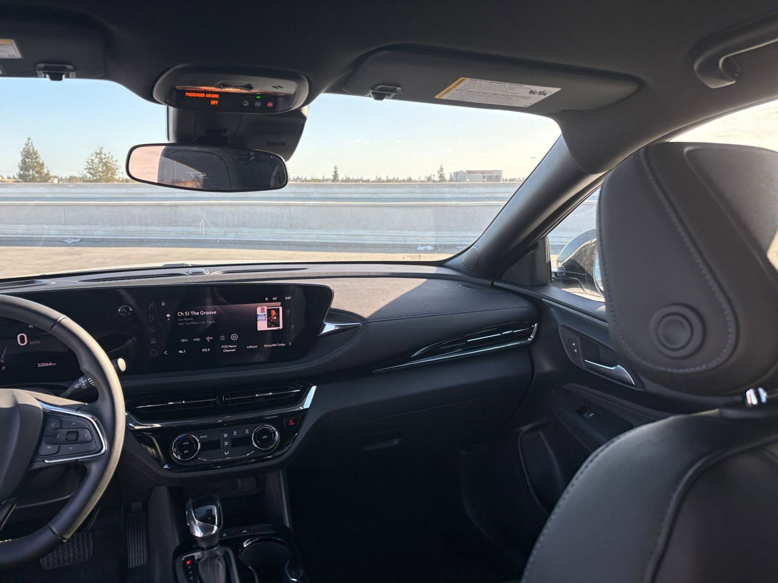 Used 2025 Buick Envista Sport Touring image 34