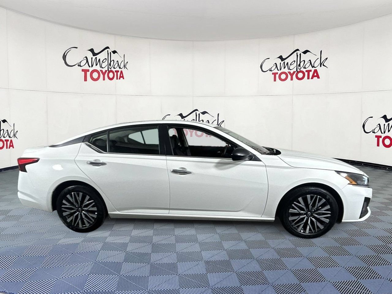 Used 2025 Nissan Altima 2.5 SV FWD image 8