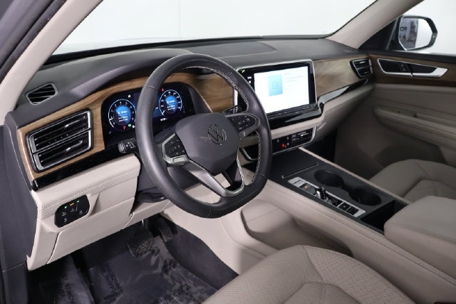 Used 2024 Volkswagen Atlas SE FWD image 25