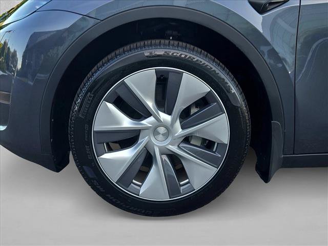 Used 2024 Tesla Model Y Long Range AWD/4WD image 24