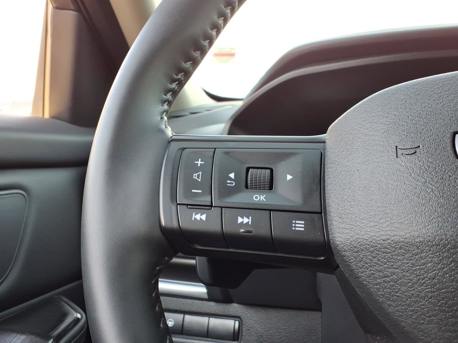 Used 2025 Nissan Rogue SV image 25