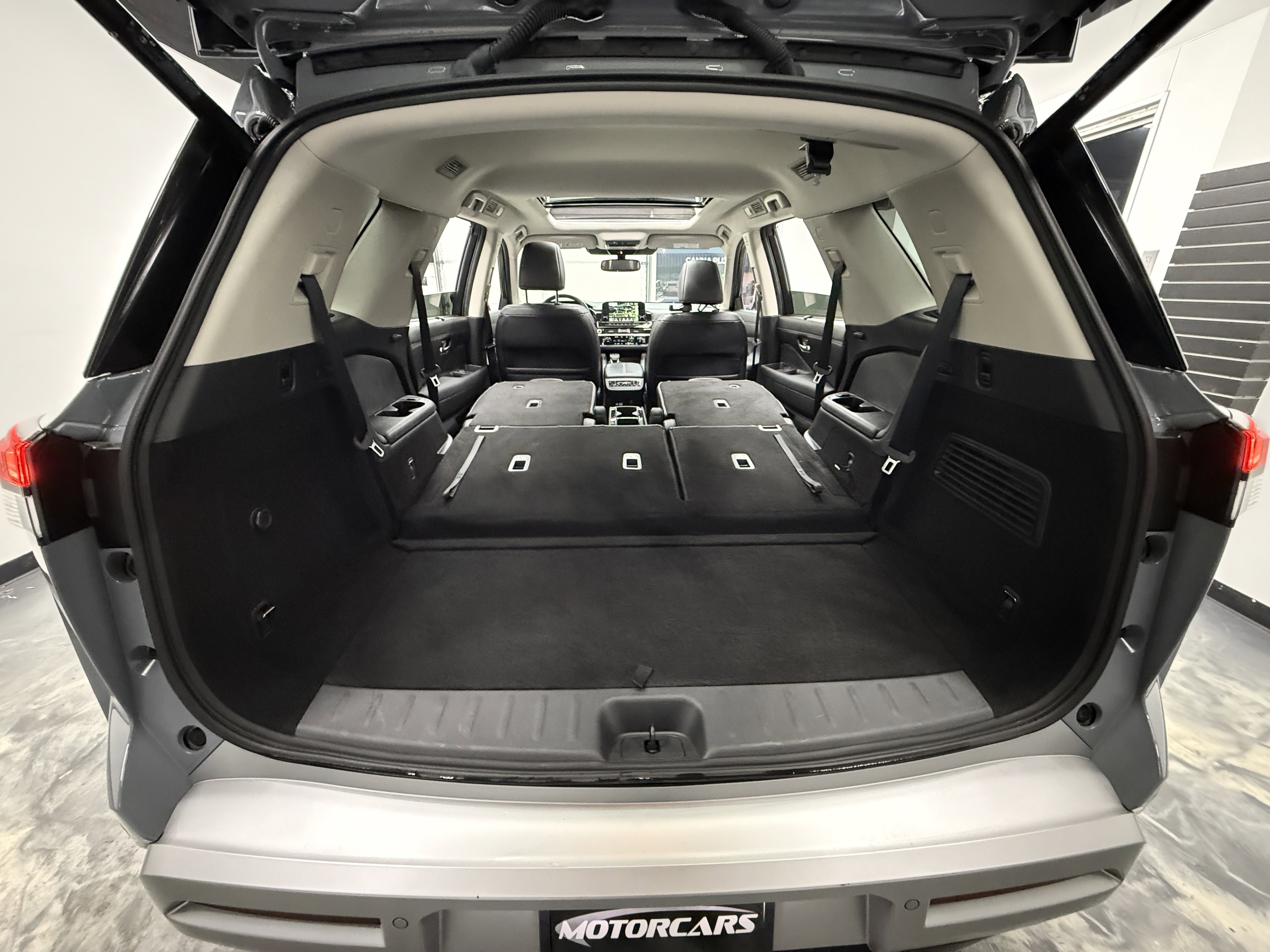 Used 2022 Nissan Pathfinder Platinum image 11