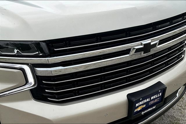 Used 2024 Chevrolet Suburban LT RWD image 34