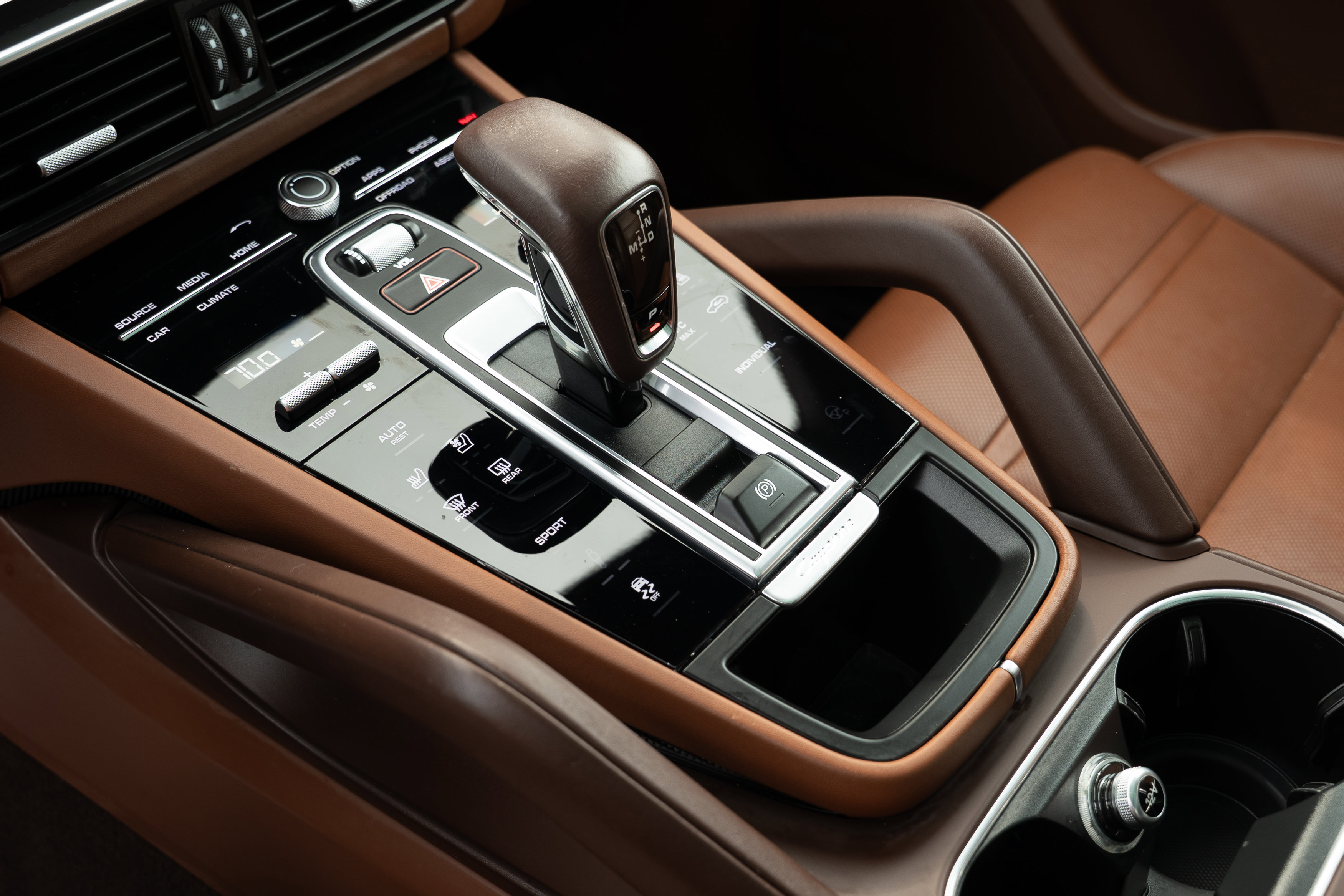 Used 2021 Porsche Cayenne image 18