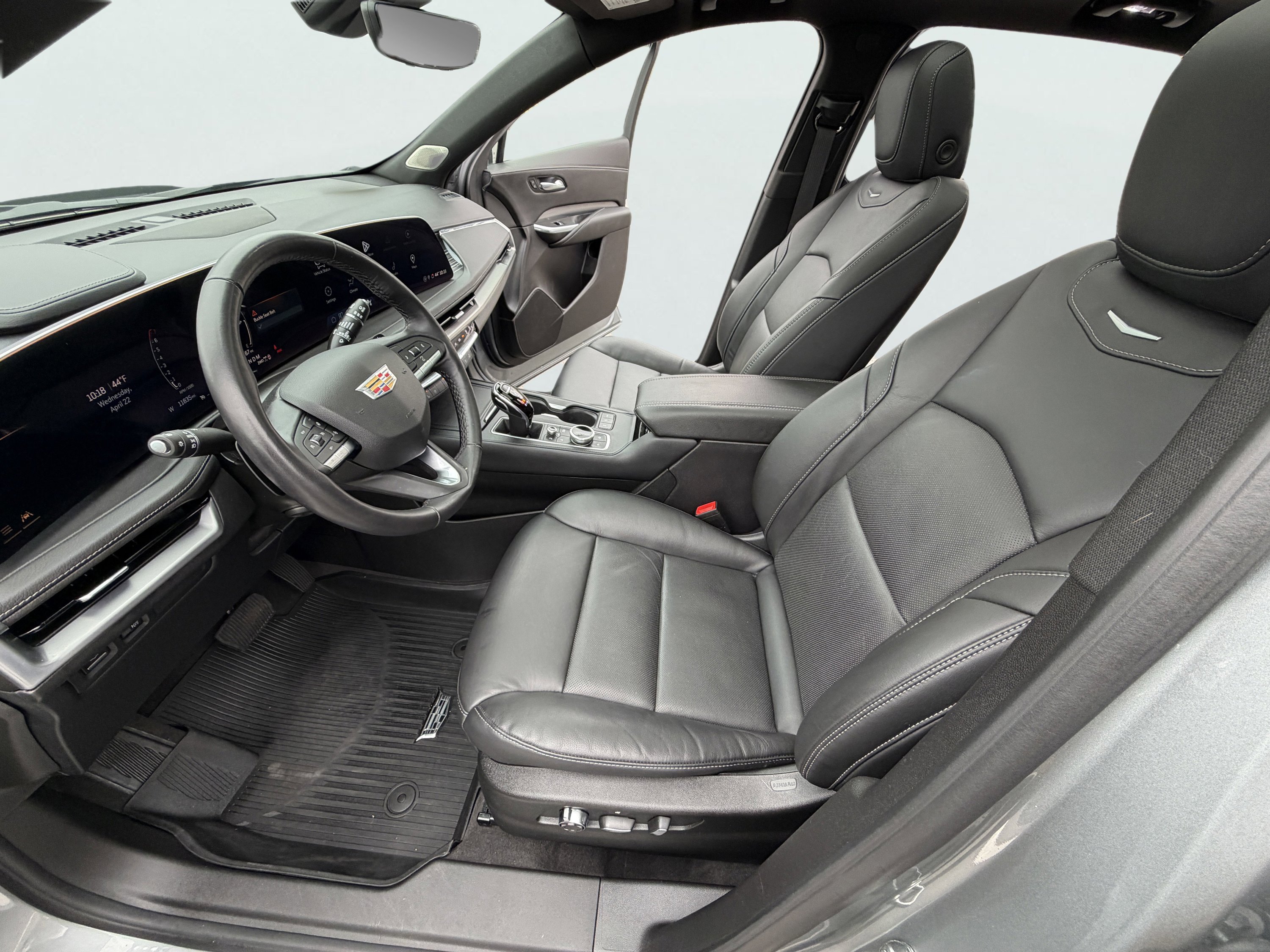 Used 2024 Cadillac XT4 Premium Luxury w/ Technology Package AWD/4WD image 8