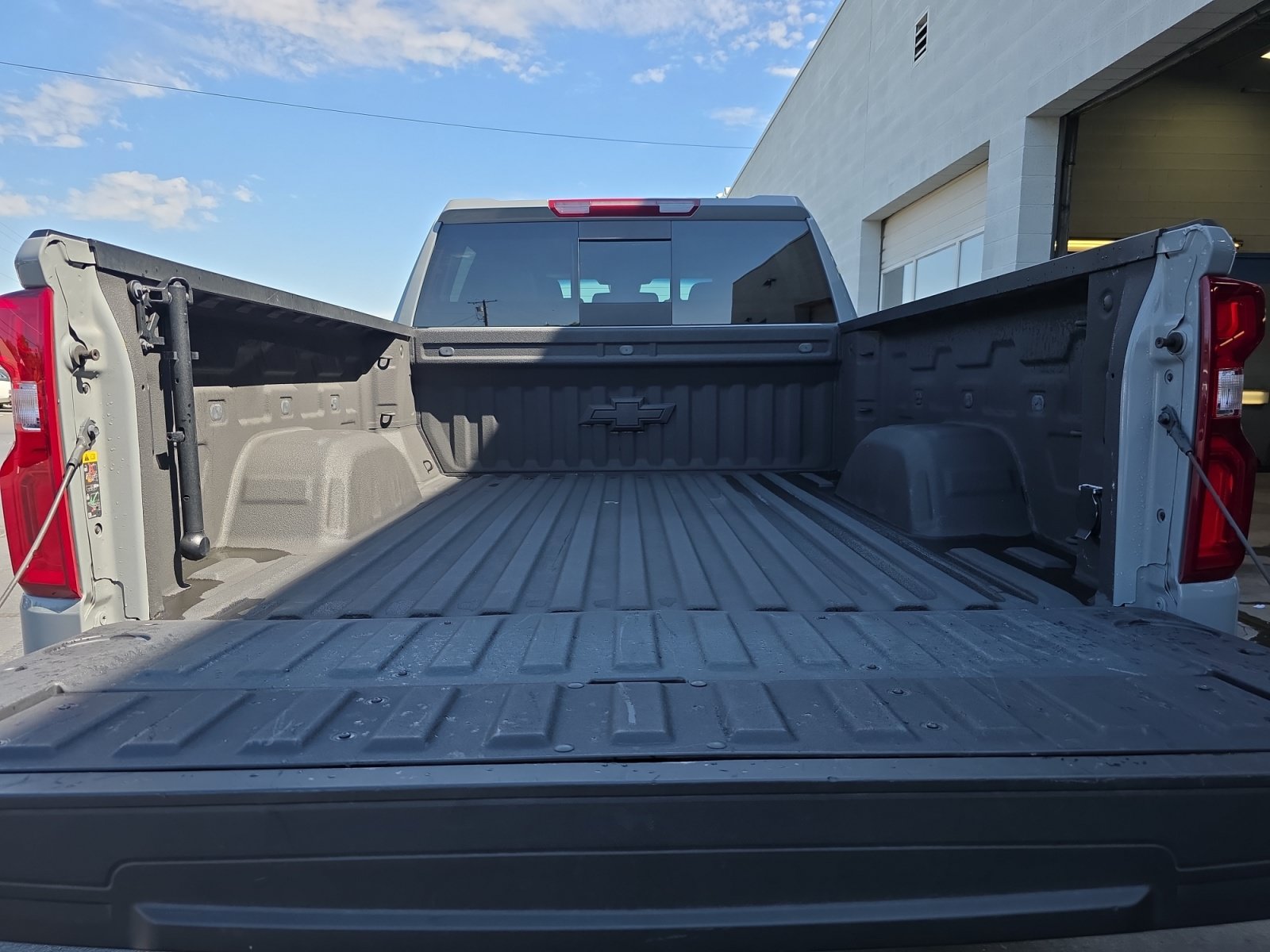 Used 2024 Chevrolet Silverado 1500 LT Trail Boss w/ LT Trail Boss Premium Package AWD/4WD image 16