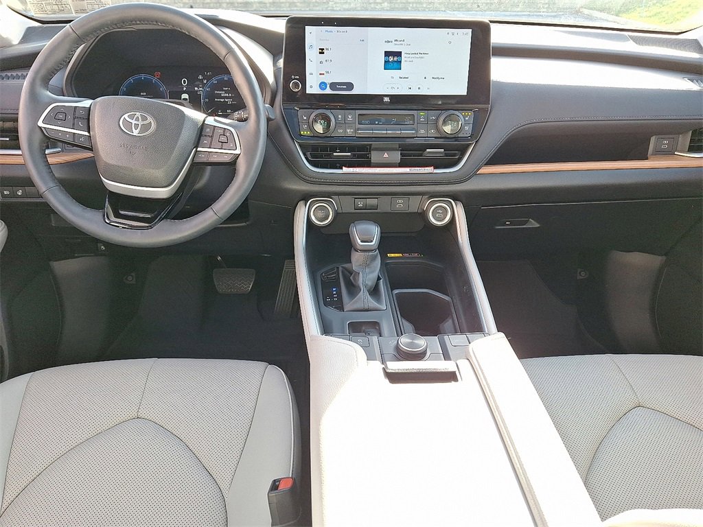 Certified 2025 Toyota Grand Highlander AWD image 15
