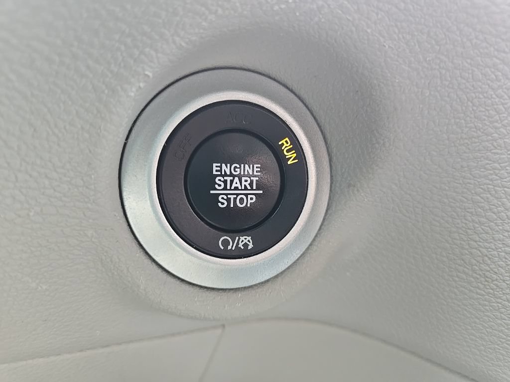 Used 2023 Chrysler Pacifica Touring-L FWD image 26