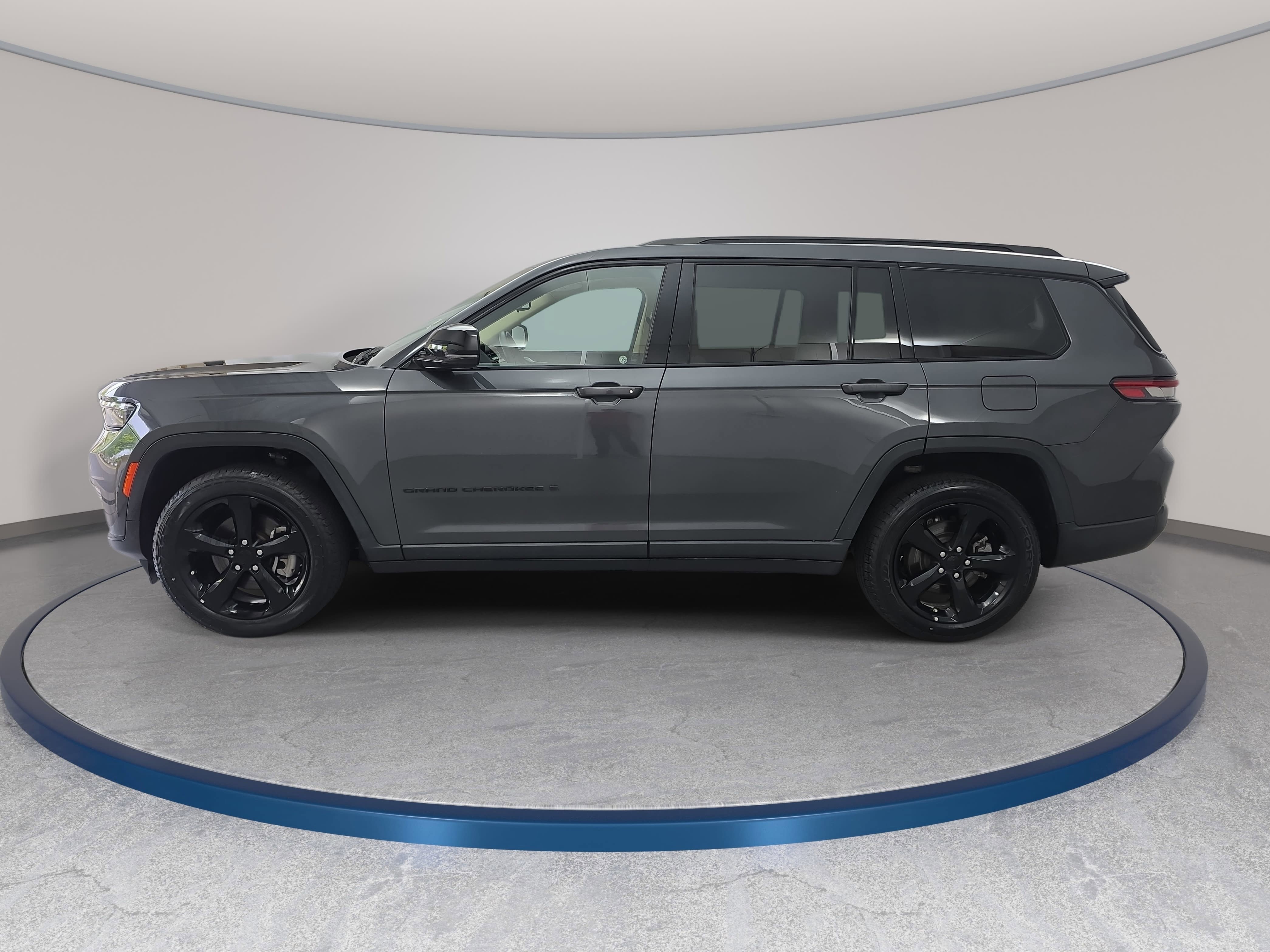 Used 2022 Jeep Grand Cherokee L Limited w/ Black Appearance Package RWD image 8