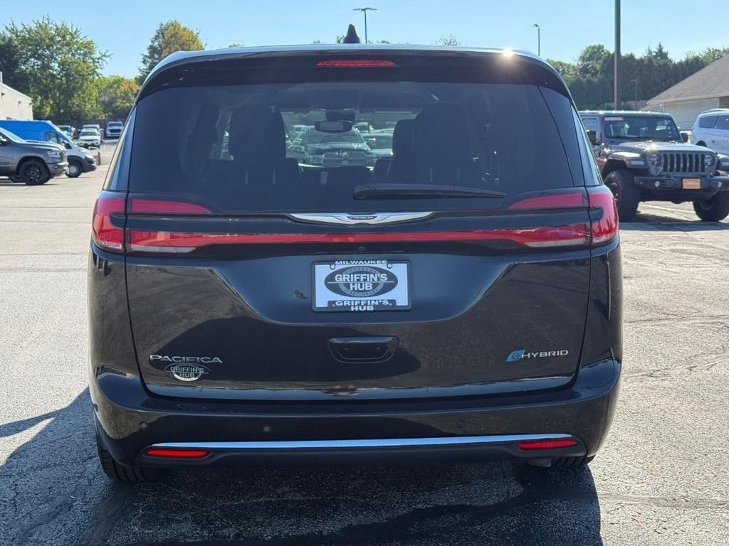 Certified 2024 Chrysler Pacifica Limited FWD image 5