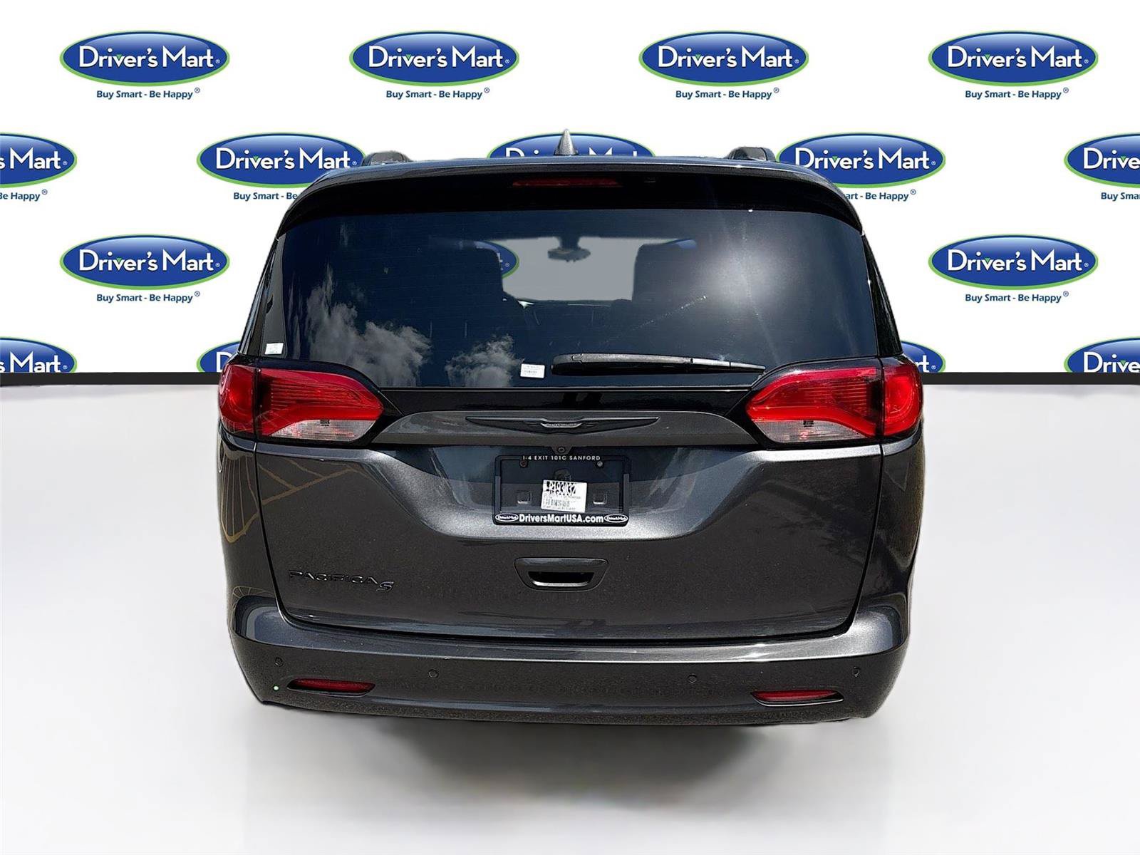 Used 2020 Chrysler Pacifica Touring-L Plus w/ S Appearance Package FWD image 6