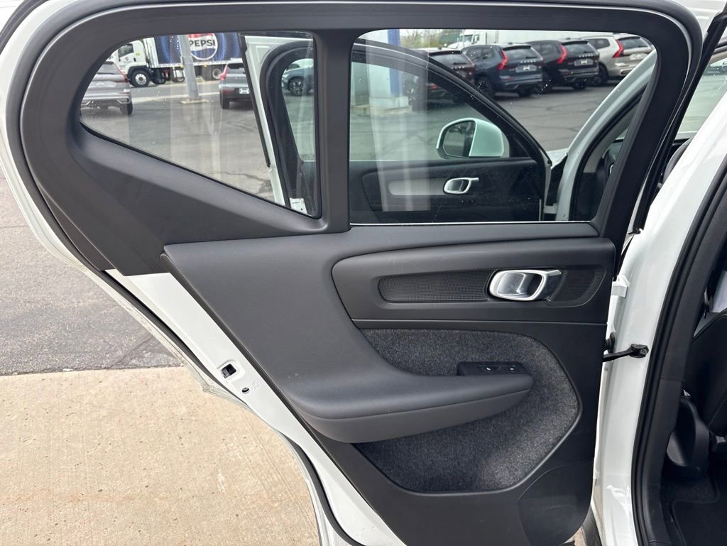 Used 2025 Volvo XC40 B5 Core AWD/4WD image 27
