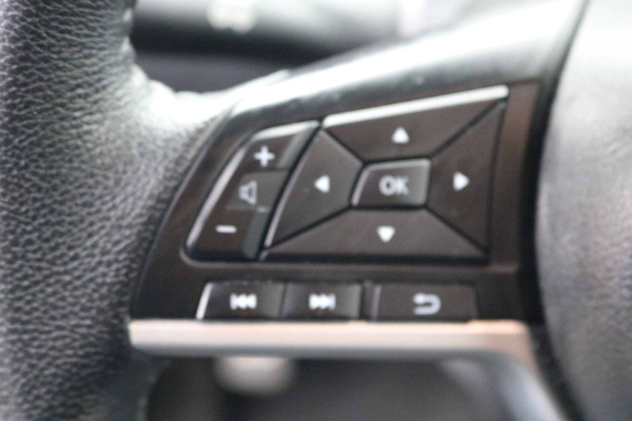 Used 2019 Nissan Rogue SV image 20