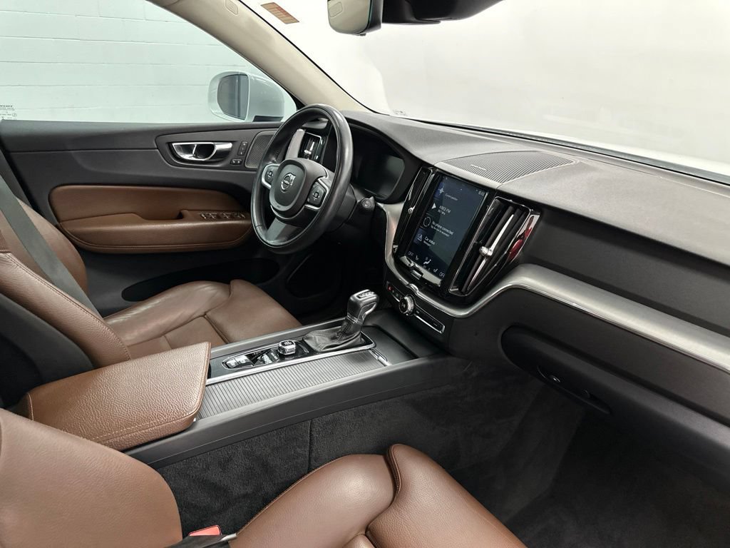 Used 2019 Volvo XC60 T6 Momentum w/ Multimedia Package AWD/4WD image 26