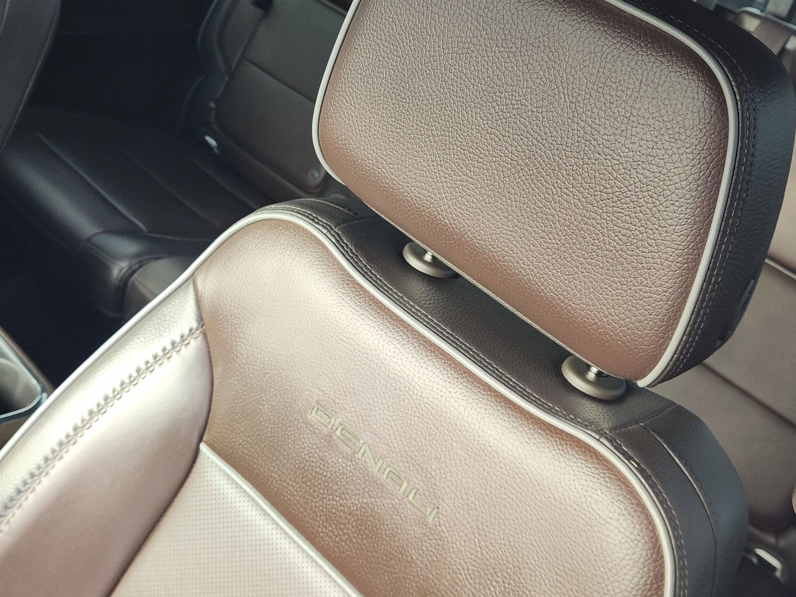 Used 2024 GMC Sierra 3500 Denali w/ Denali Reserve Package image 13