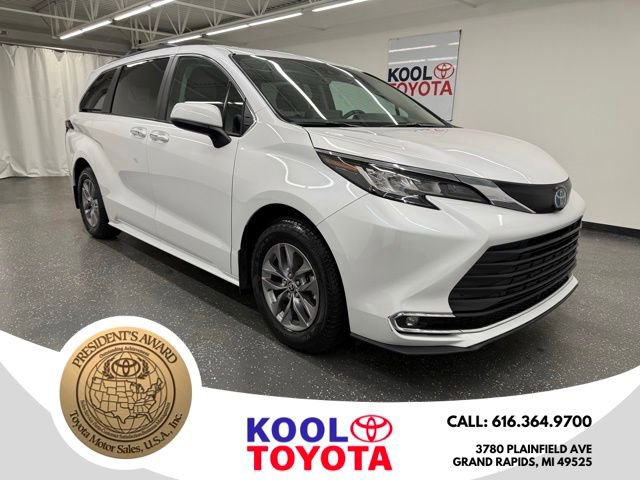 Certified 2023 Toyota Sienna XLE AWD/4WD image 1