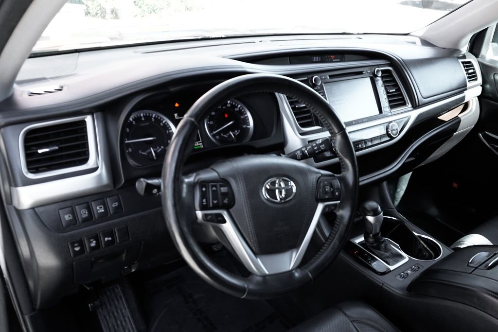 Used 2018 Toyota Highlander Limited Platinum image 22