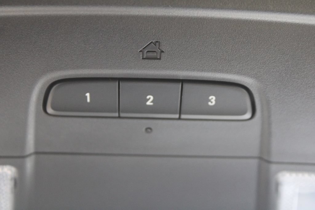 Used 2023 Chevrolet Traverse Premier FWD image 64