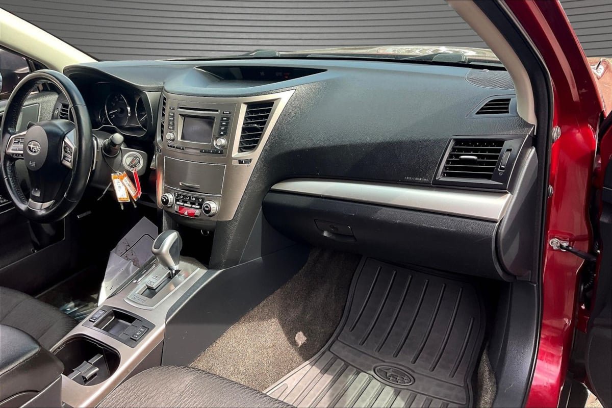 Used 2012 Subaru Outback 2.5i Premium AWD/4WD image 25