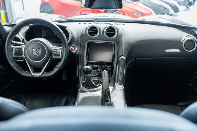 Used 2013 SRT Viper GTS w/ GTS Laguna Interior Pkg image 39