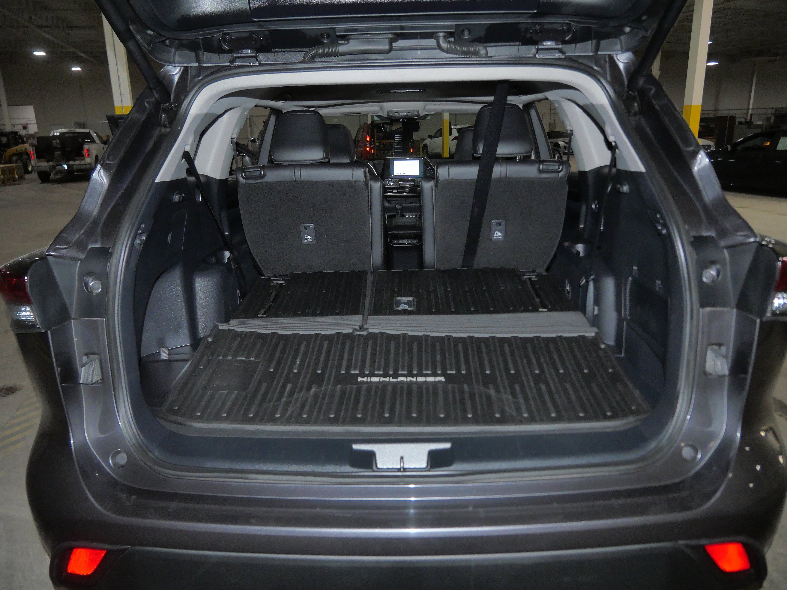 Used 2024 Toyota Highlander XLE image 19