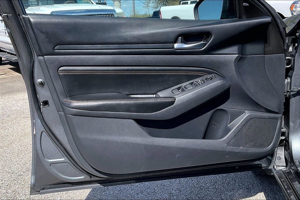 Used 2022 Nissan Altima 2.5 SR w/ Midnight Edition Package image 17