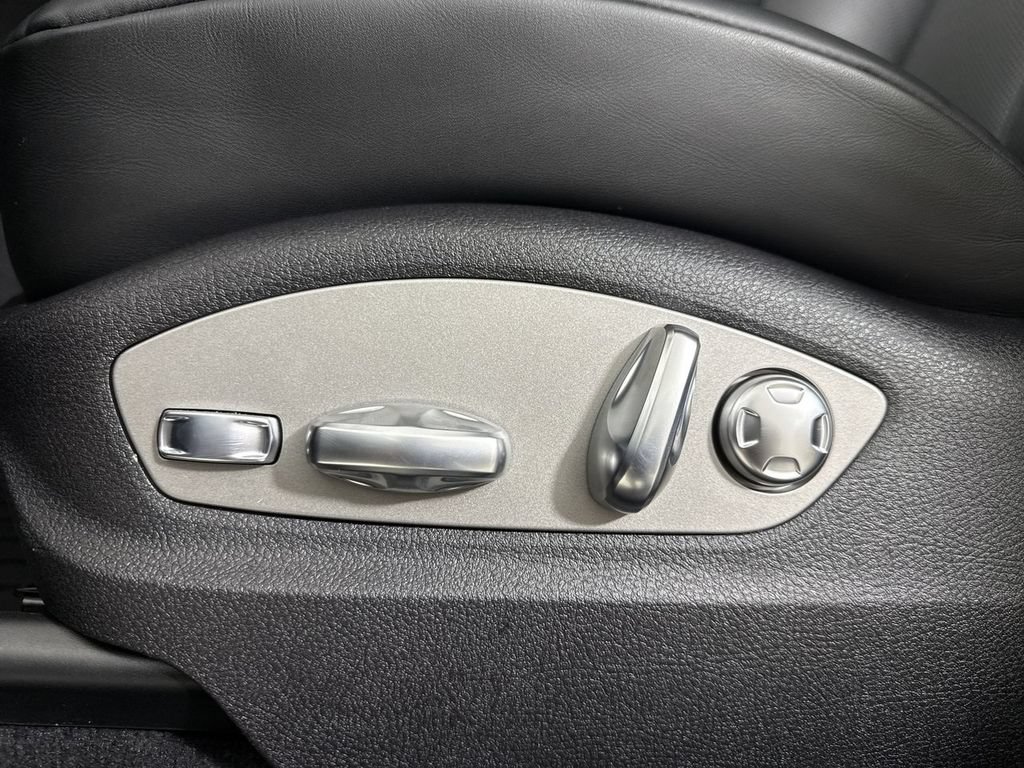 New 2026 Porsche Macan AWD/4WD image 40