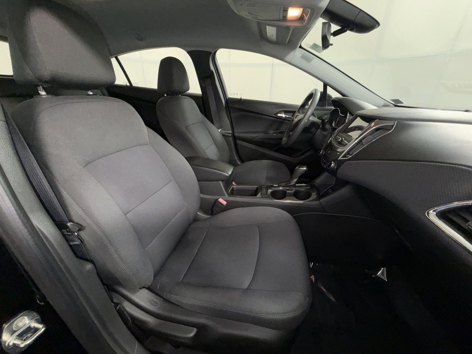 Used 2019 Chevrolet Cruze LT w/ Convenience Package FWD image 24