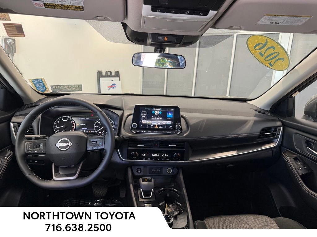 Used 2026 Nissan Rogue SV AWD/4WD image 6