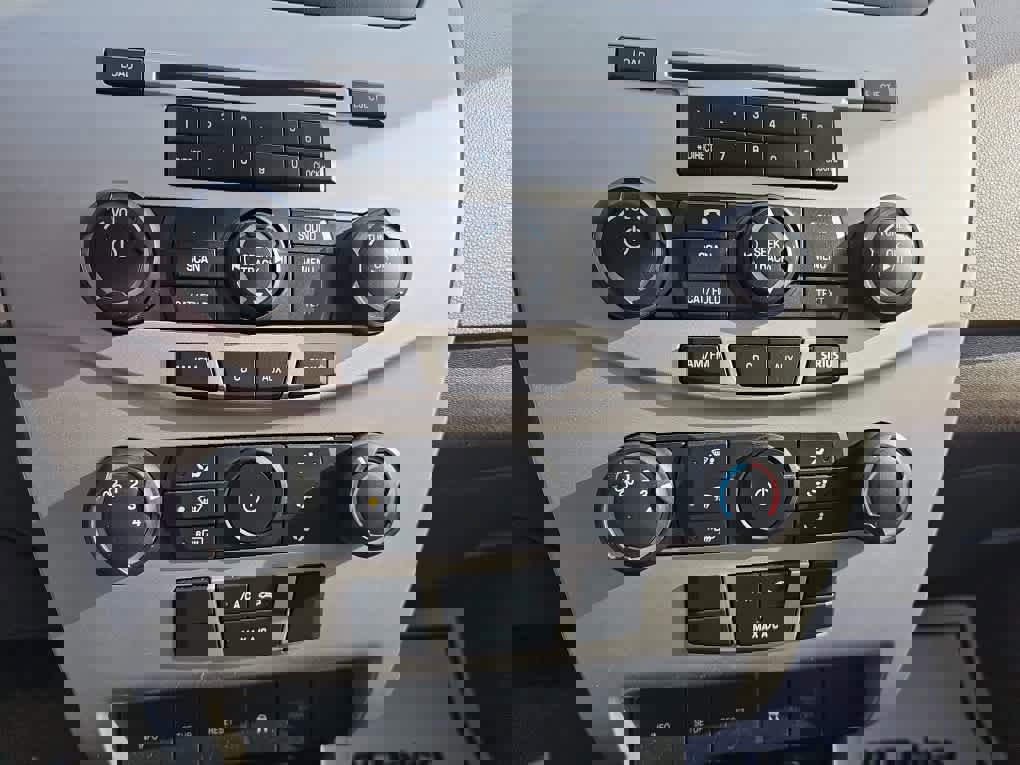 Used 2011 Ford Focus SE image 16