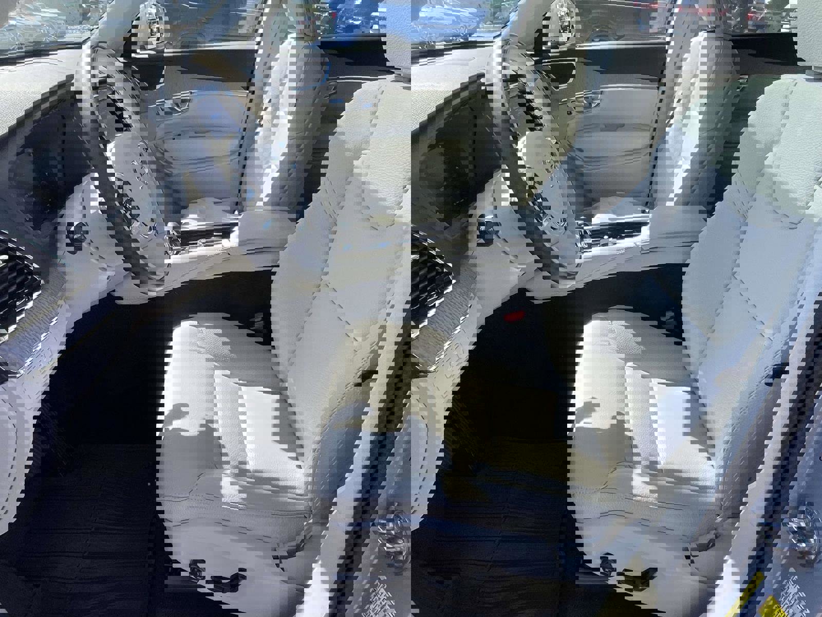 Certified 2024 Volvo XC90 T8 Plus w/ Protection Package Premier image 15