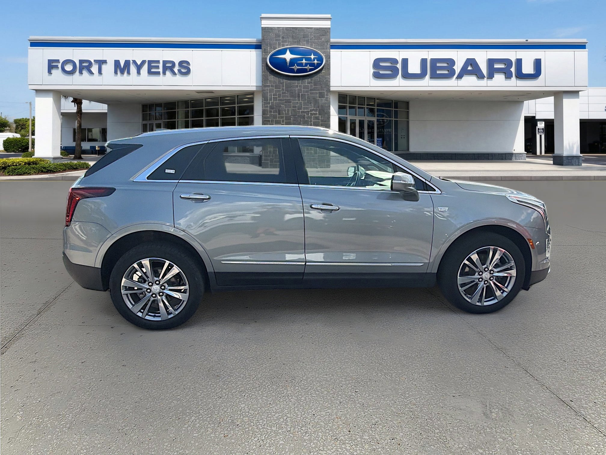 Used 2024 Cadillac XT5 Premium Luxury image 2