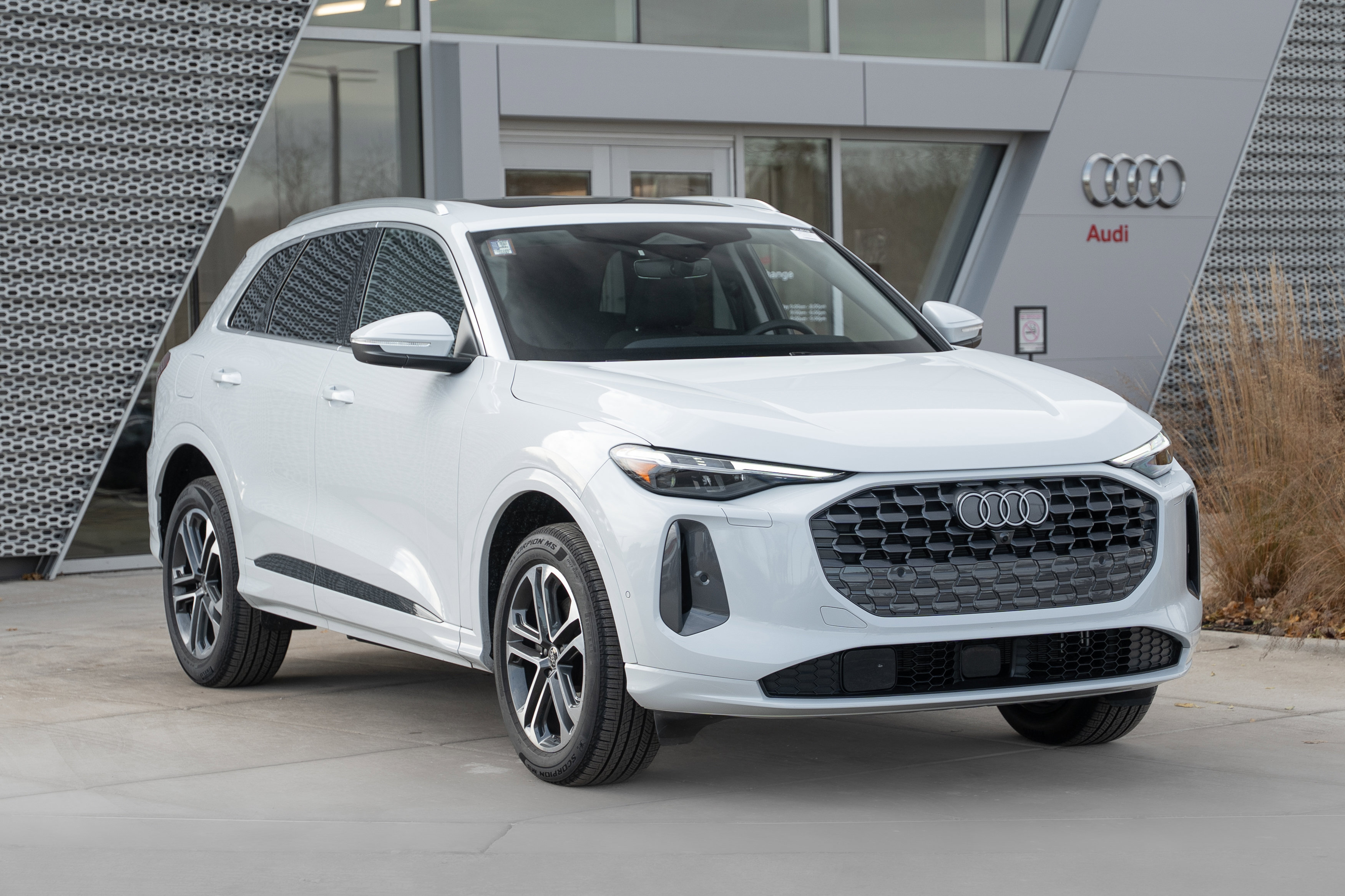 Certified 2025 Audi Q5 Premium Plus w/ Premium Plus image 2