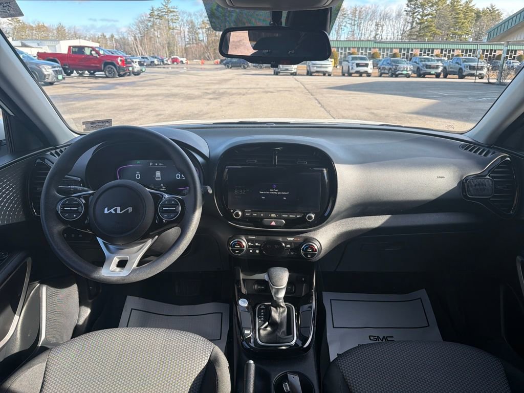 Used 2025 Kia Soul S image 16