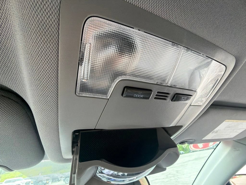 Used 2019 Toyota Highlander LE AWD/4WD image 19