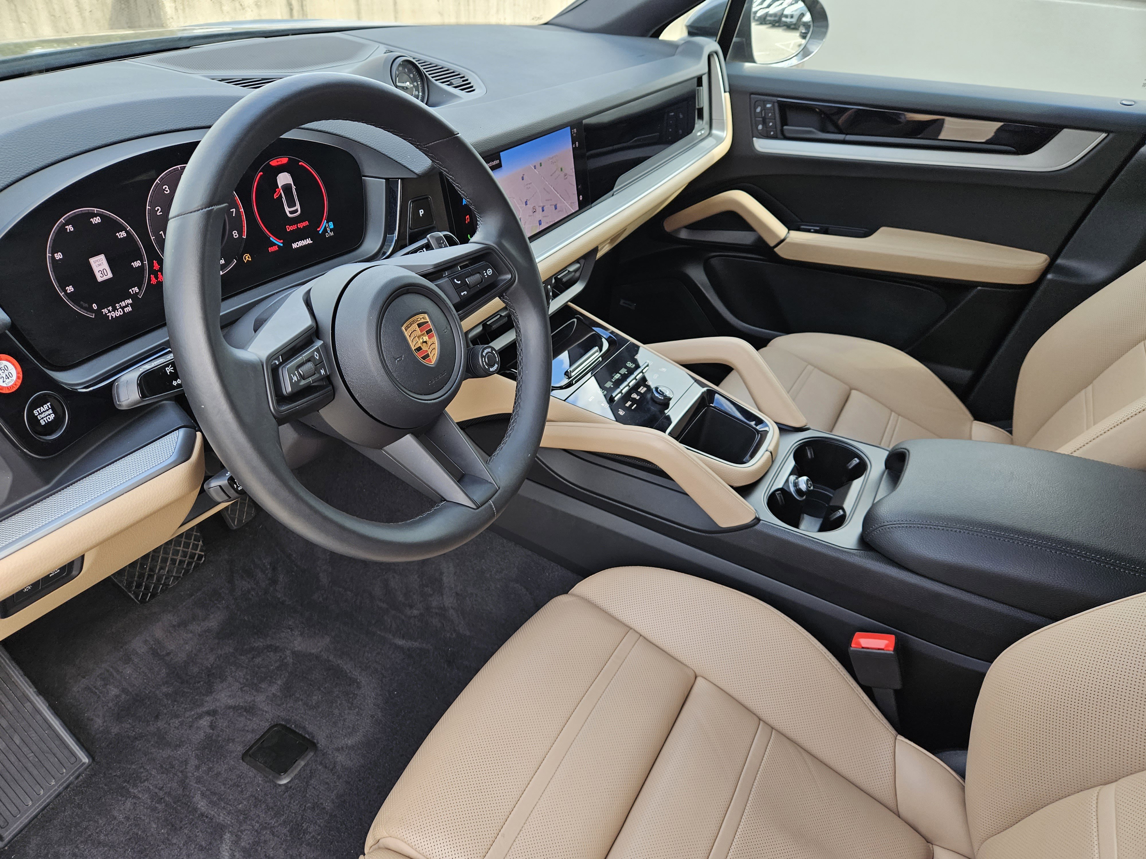 Certified 2025 Porsche Cayenne Coupe image 4