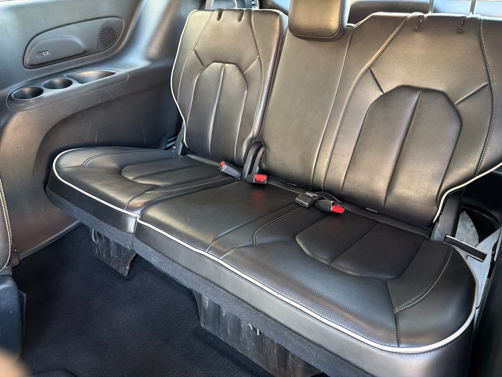 Used 2025 Chrysler Pacifica Limited FWD image 14