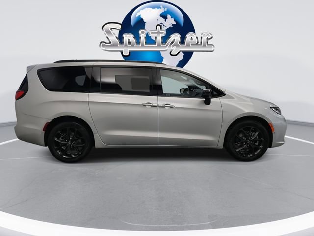 New 2026 Chrysler Pacifica Limited w/ S Appearance Package image 10