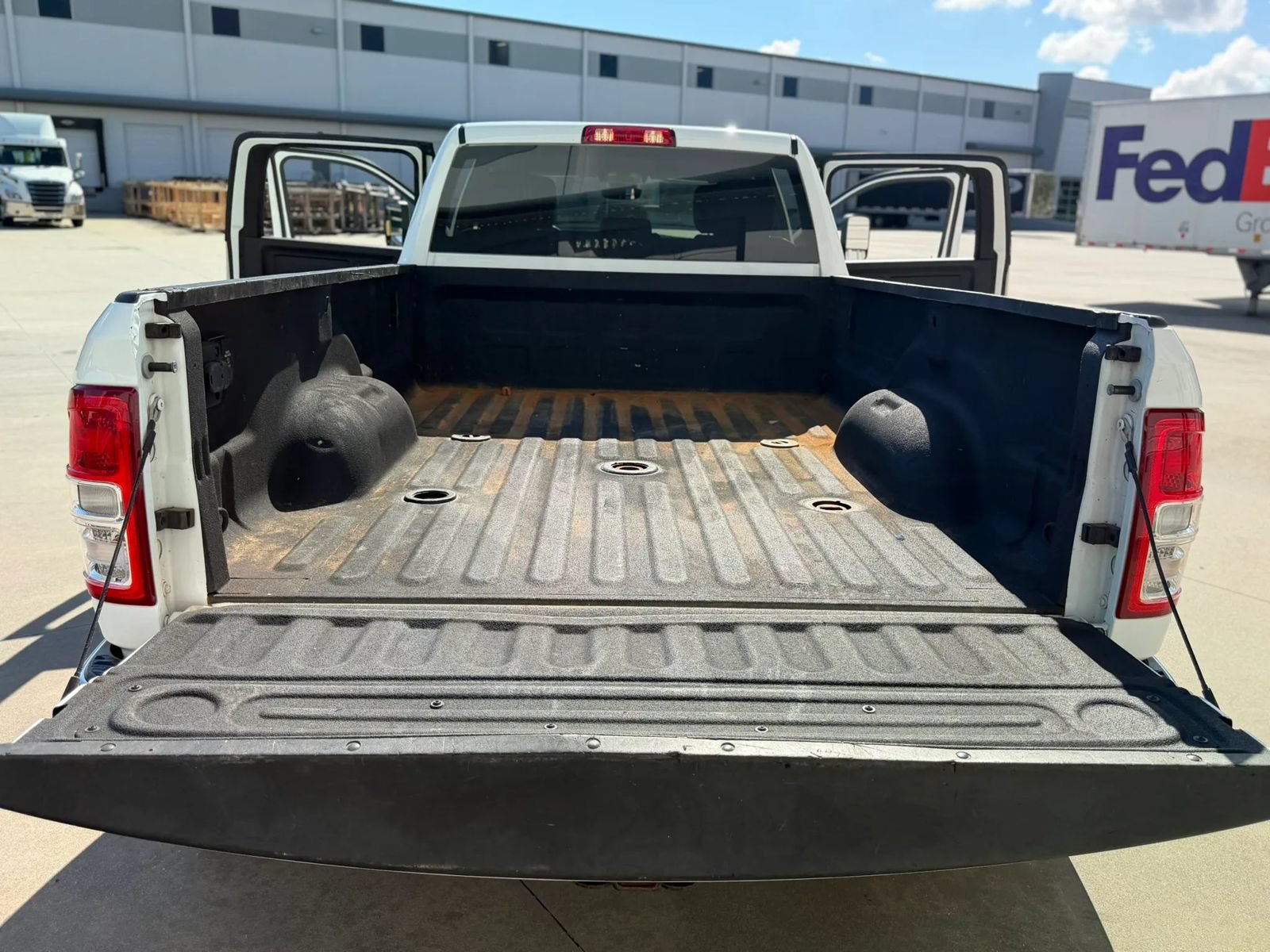 Used 2022 RAM 3500 Tradesman w/ Chrome Appearance Group AWD/4WD image 21