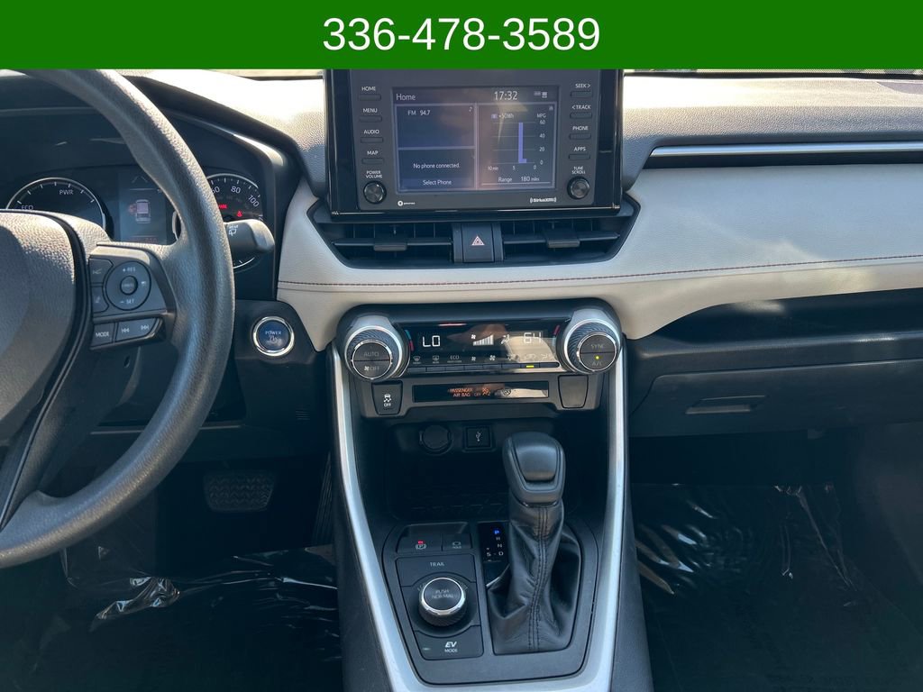 Used 2020 Toyota RAV4 XLE w/ Carpet Mat Package AWD/4WD image 17