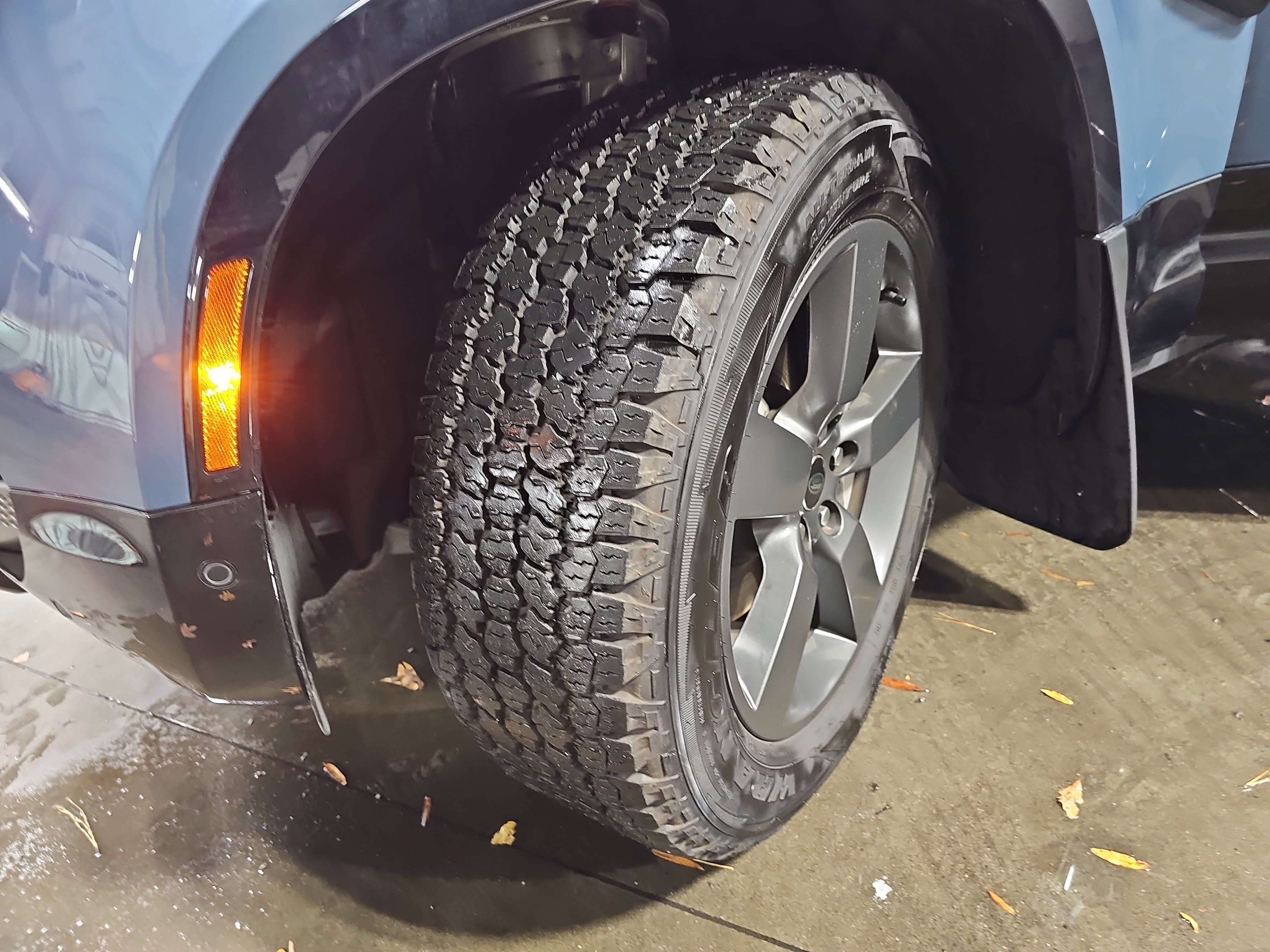 Used 2025 Land Rover Defender 90 X-Dynamic SE image 35