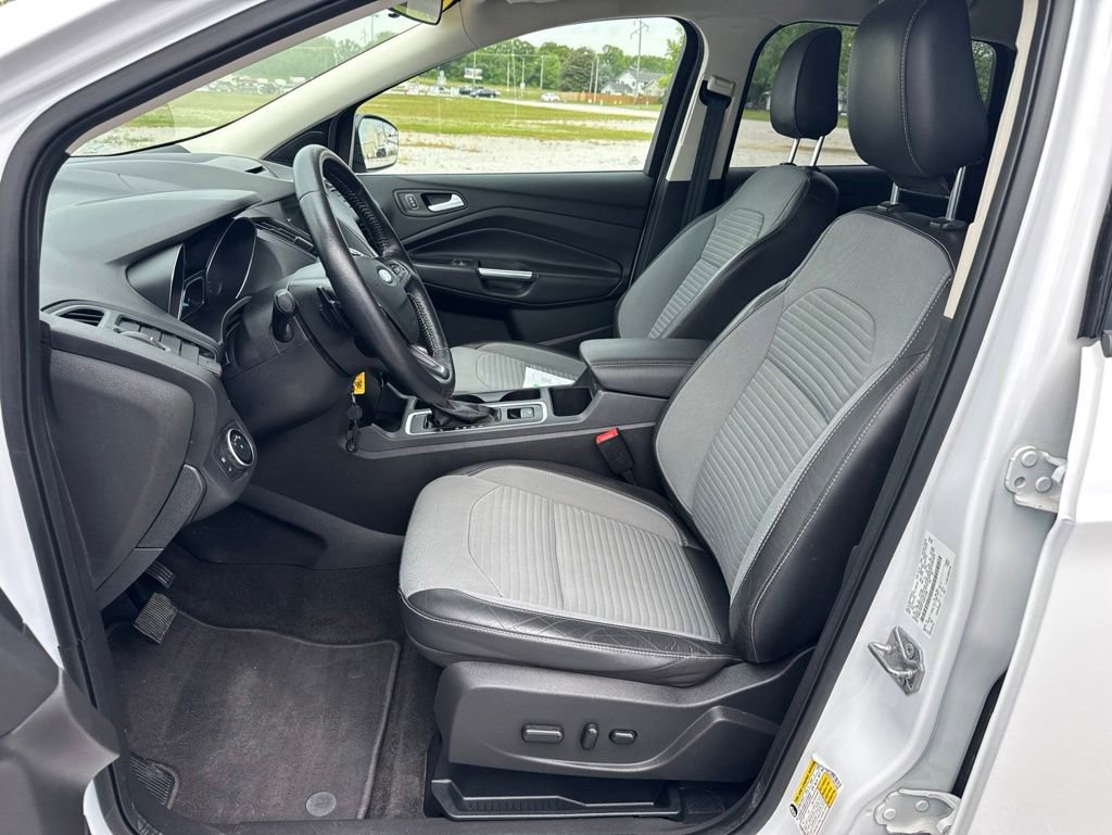 Used 2018 Ford Escape SE w/ SE Sport Appearance Package AWD/4WD image 19