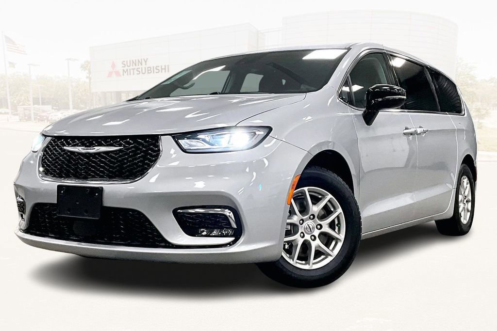 Used 2024 Chrysler Pacifica Touring-L image 1