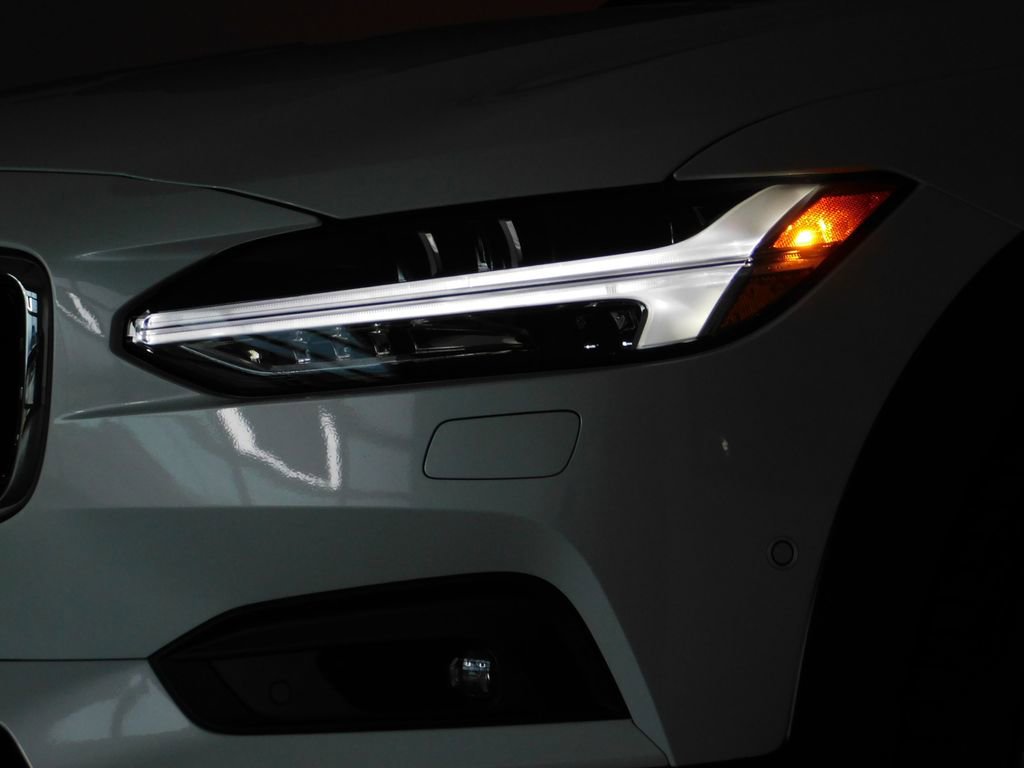 Used 2026 Volvo V90 B6 Cross Country Ultra image 15