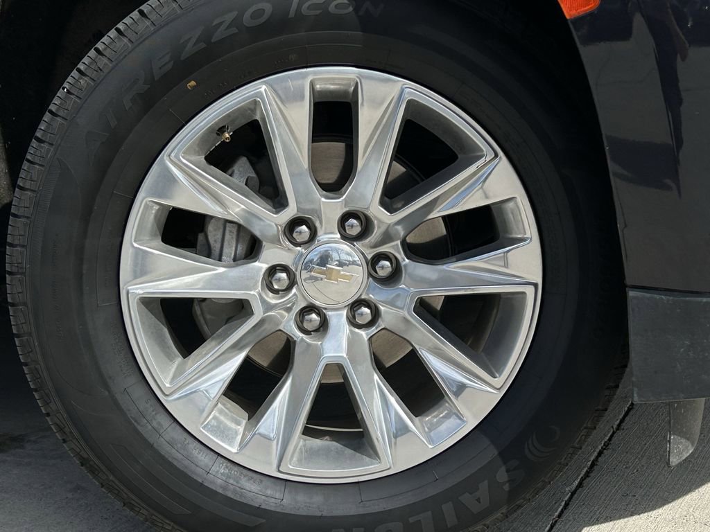 Used 2024 Chevrolet Suburban Premier AWD/4WD image 10