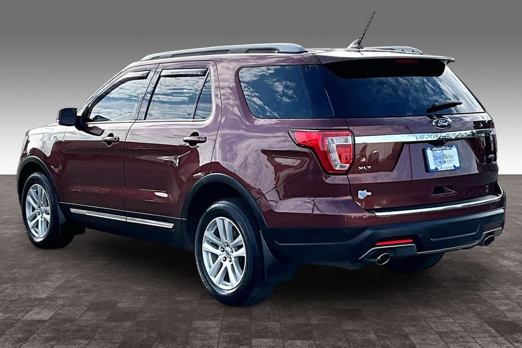 Used 2018 Ford Explorer XLT w/ Equipment Group 202A AWD/4WD image 26