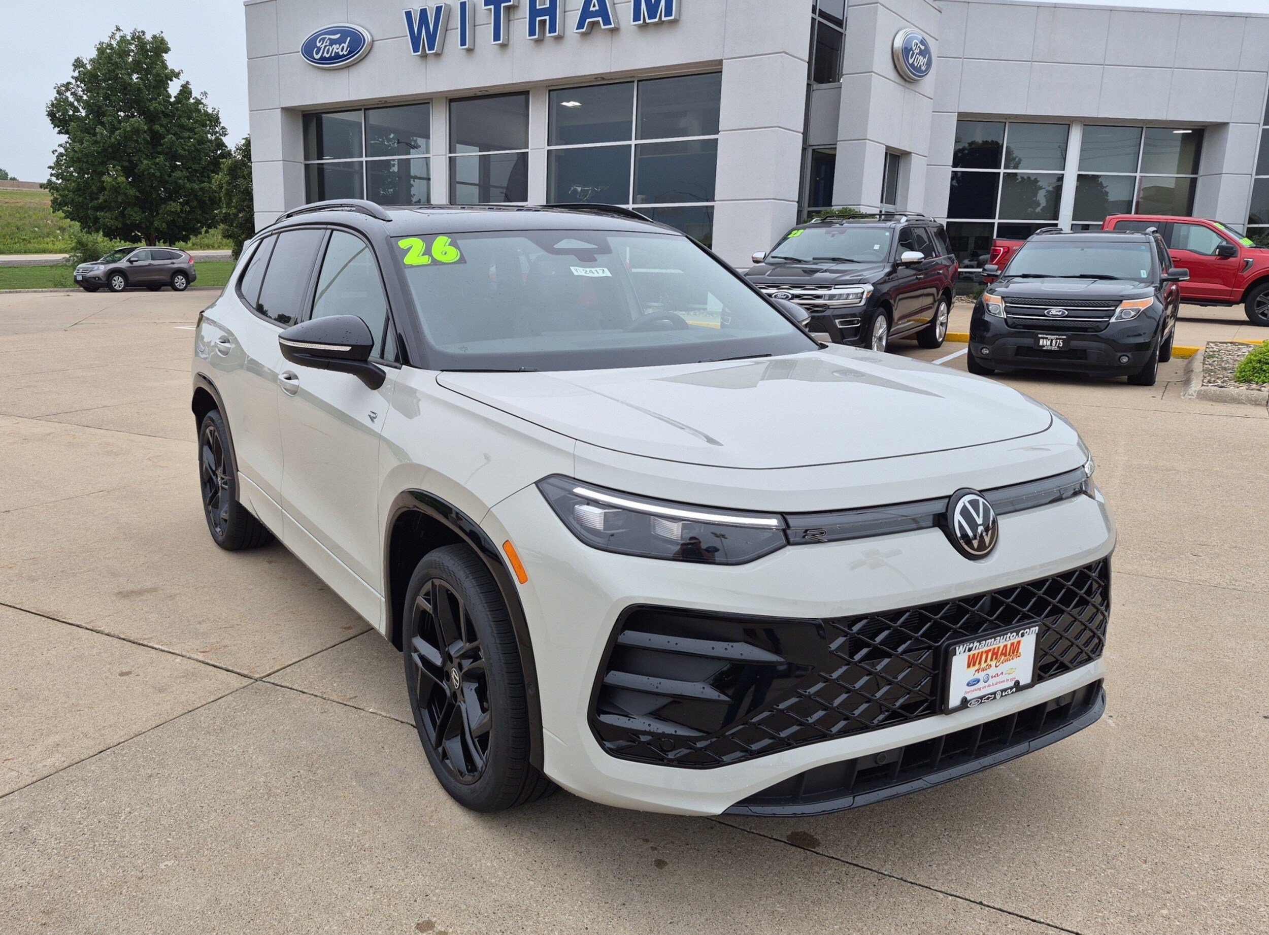 New 2026 Volkswagen Tiguan SE R-Line AWD/4WD image 2