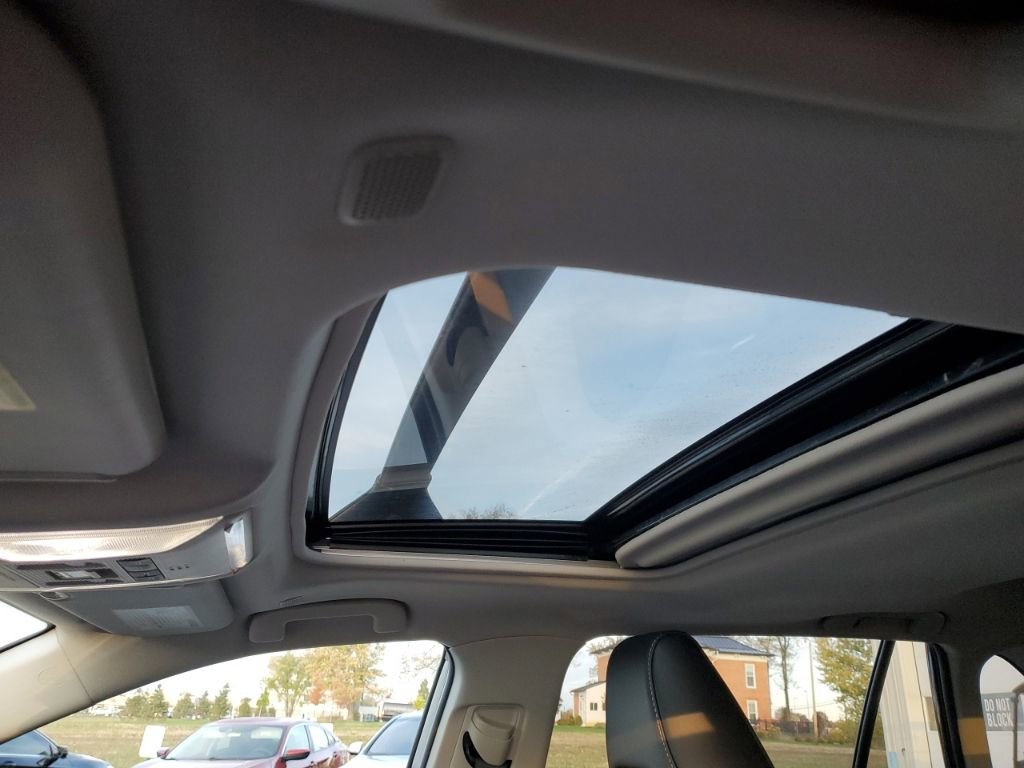 Used 2023 Toyota RAV4 XLE Premium image 31