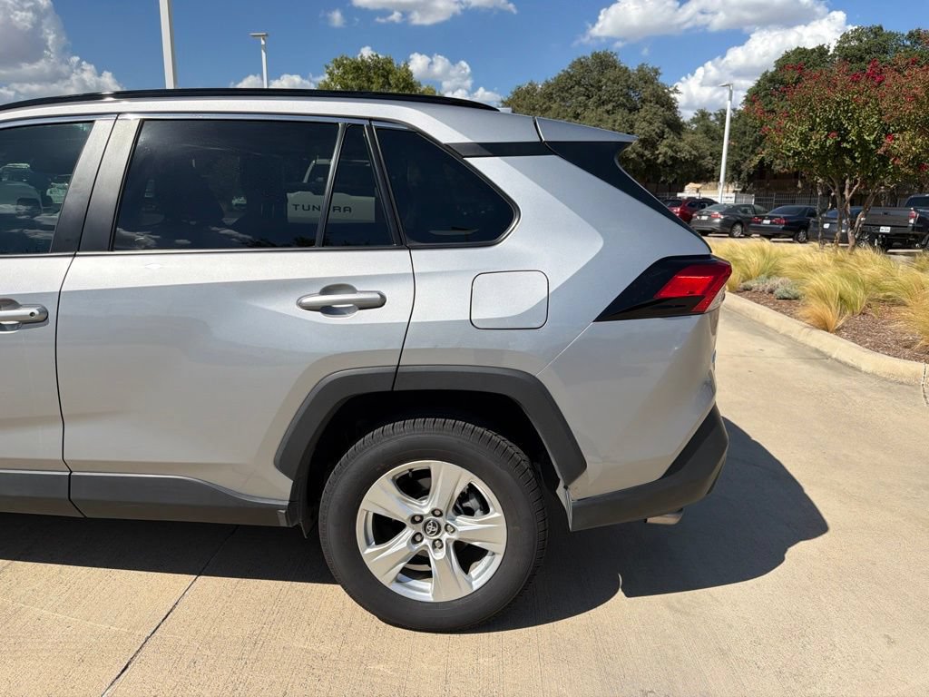 Used 2020 Toyota RAV4 XLE w/ Convenience Package FWD image 3