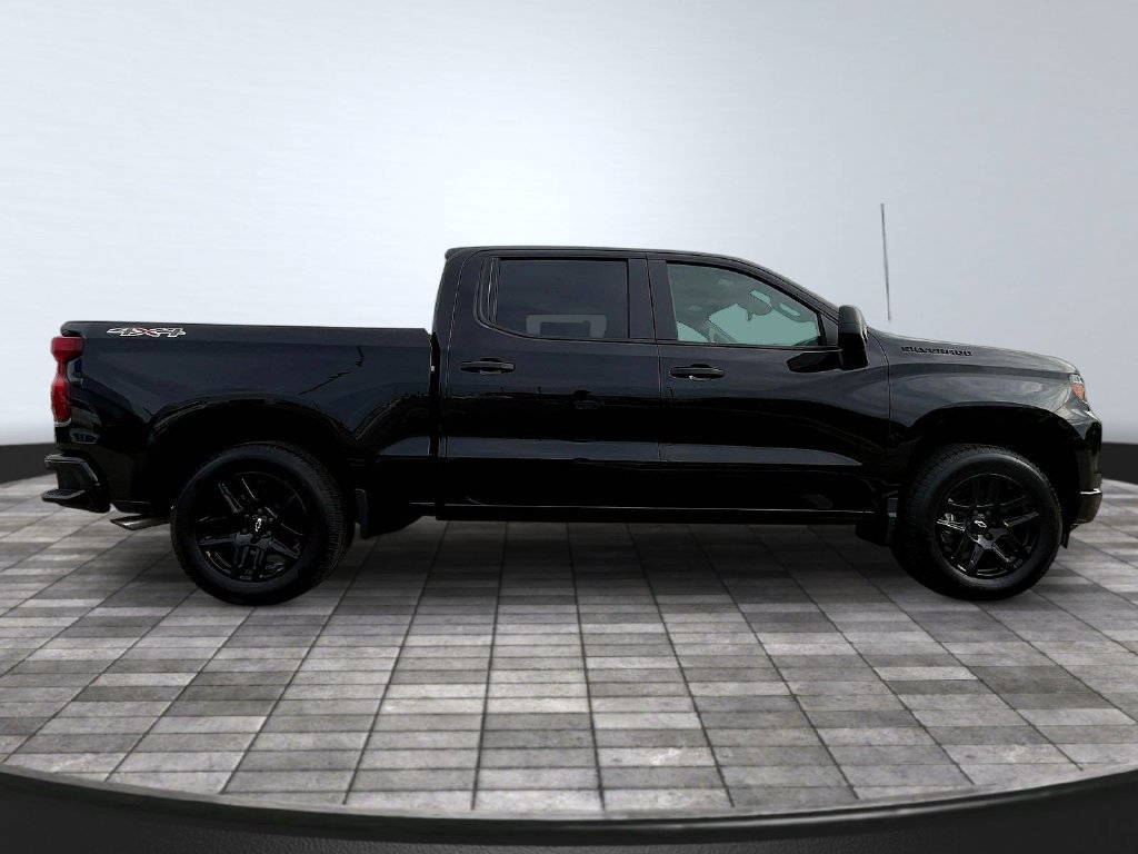 New 2026 Chevrolet Silverado 1500 Custom w/ LPO, Dark Essentials Package AWD/4WD image 9